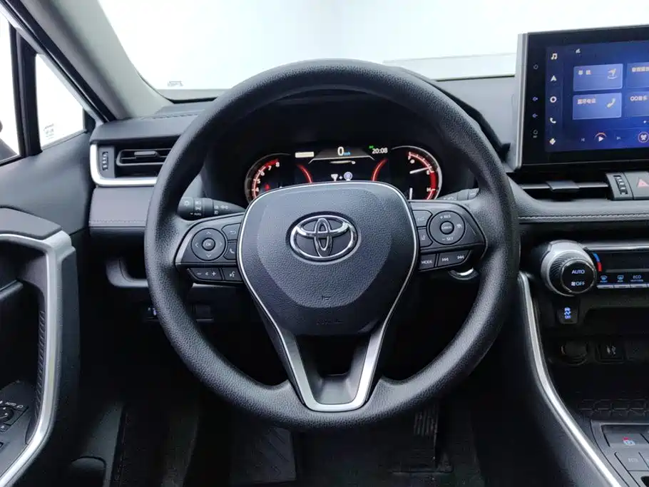 Toyota RAV4 — фото 15