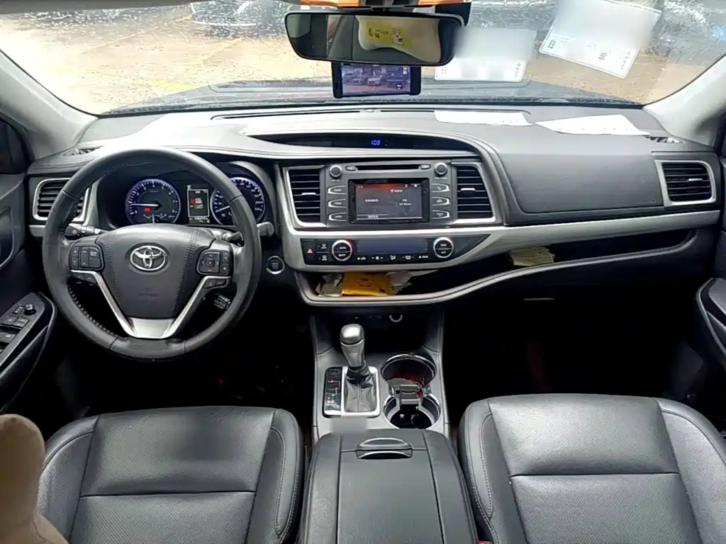 Toyota Highlander — фото 10