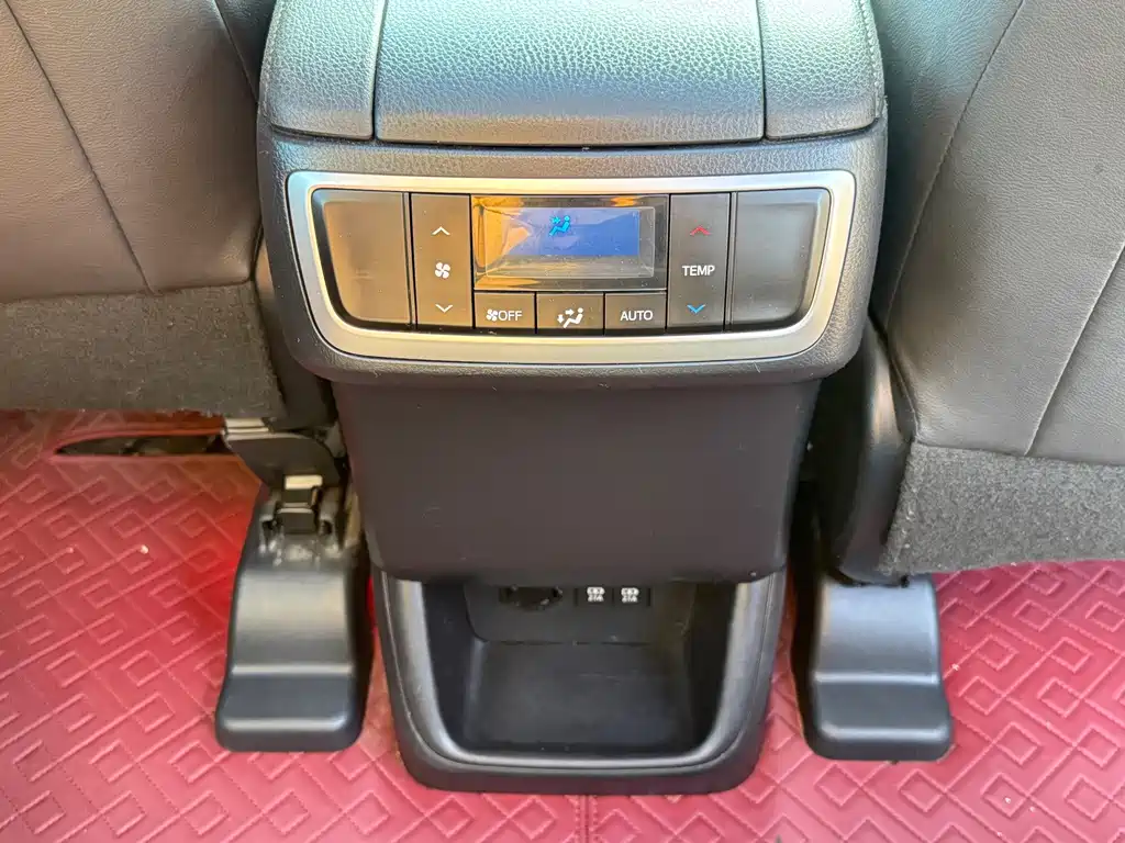 Toyota Highlander — фото 13