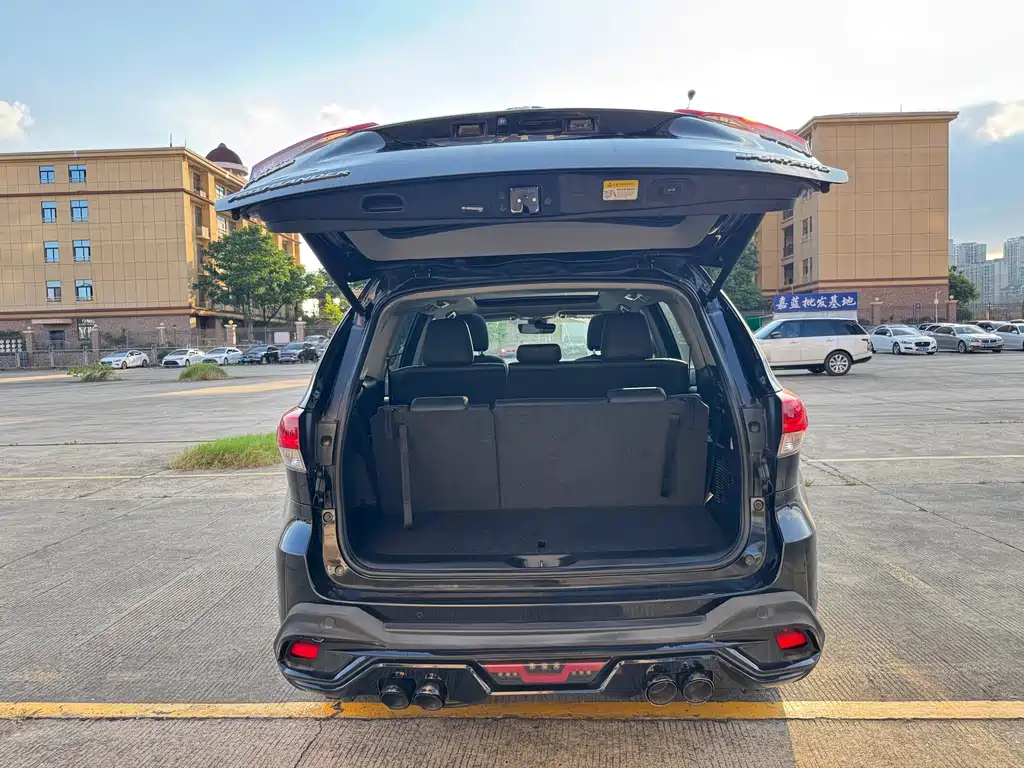 Toyota Highlander — фото 18