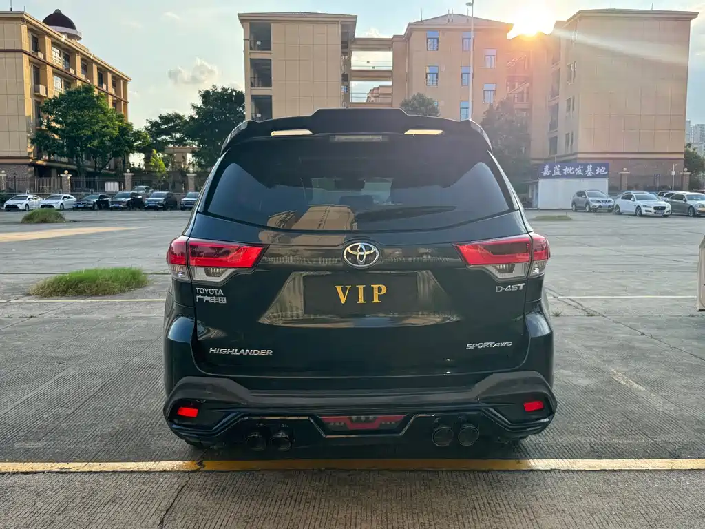 Toyota Highlander — фото 19