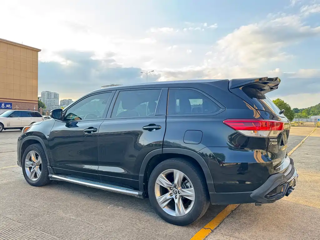 Toyota Highlander — фото 21