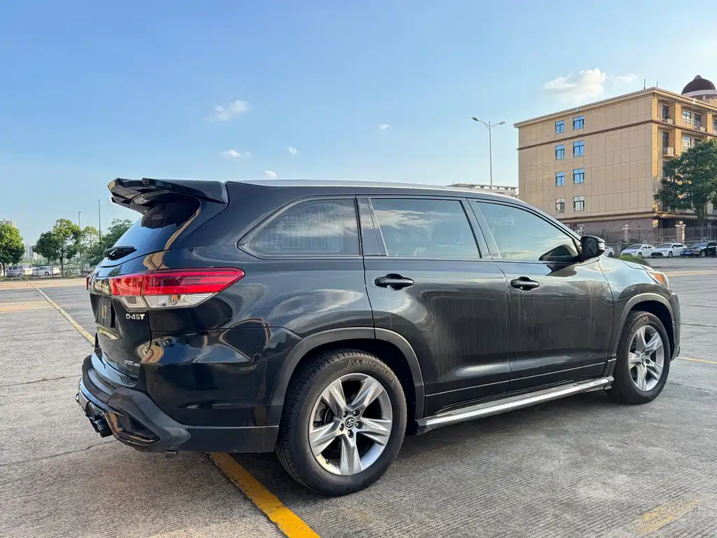 Toyota Highlander — фото 22