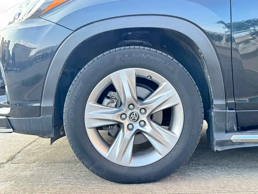 Toyota Highlander — фото 9