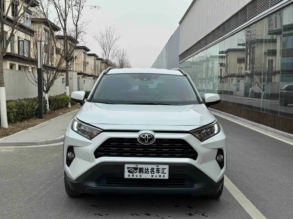 Toyota RAV4 — фото 2