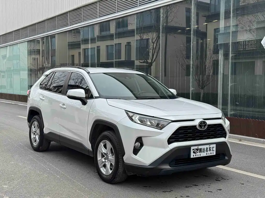 Toyota RAV4 — фото 3