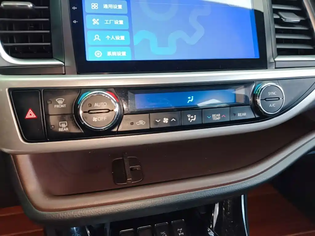Toyota Highlander — фото 13