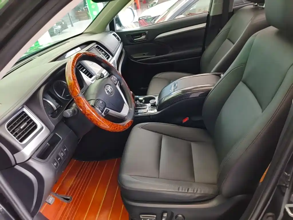 Toyota Highlander — фото 15