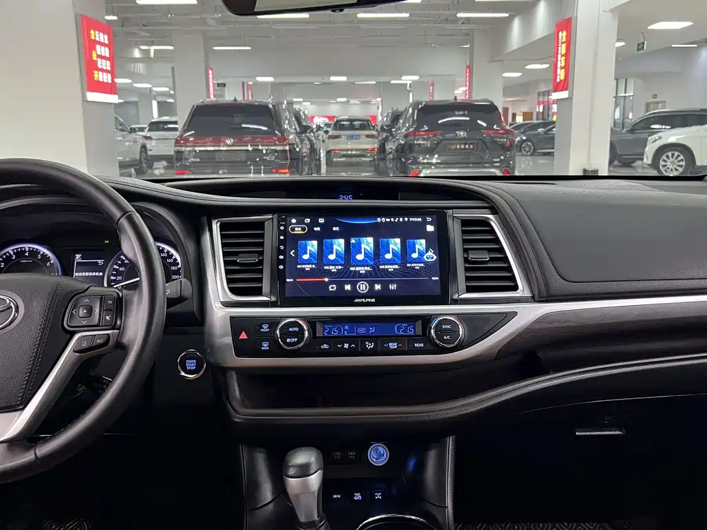Toyota Highlander — фото 13