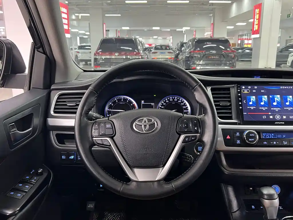 Toyota Highlander — фото 15
