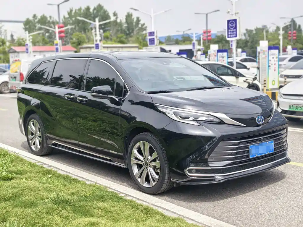 Toyota Sienna — фото 2