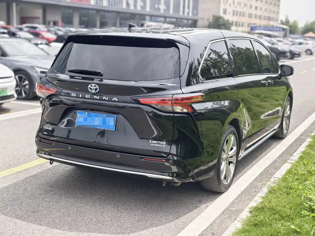 Toyota Sienna — фото 17