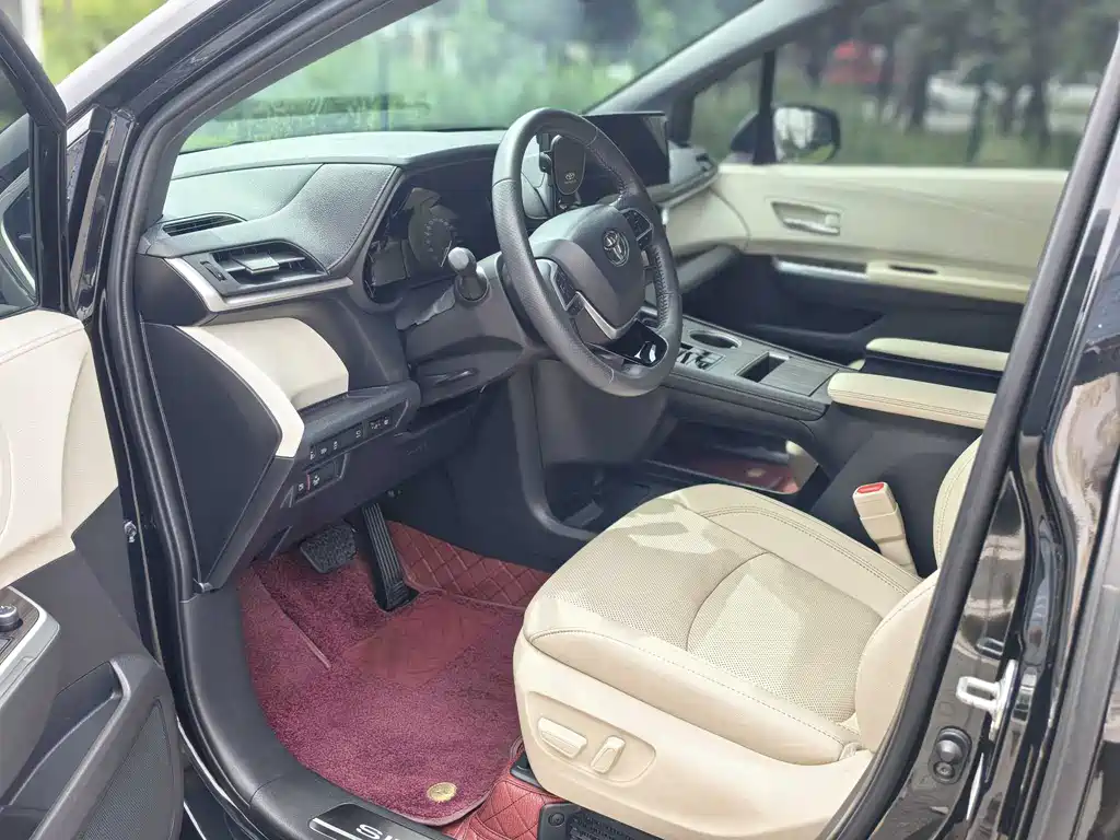 Toyota Sienna — фото 4