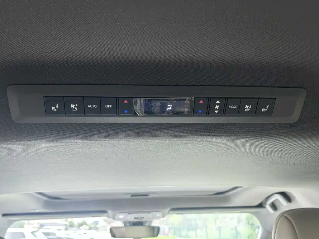Toyota Sienna — фото 10