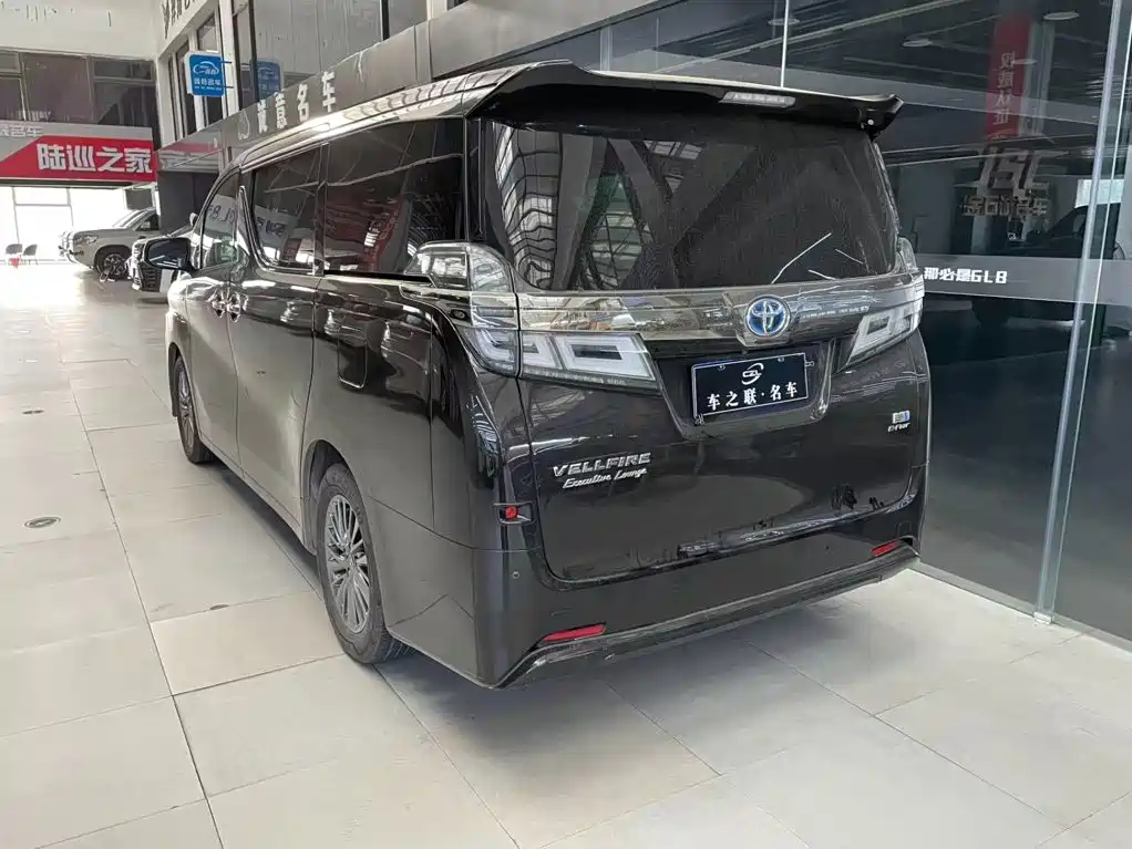 Toyota Vellfire — фото 4