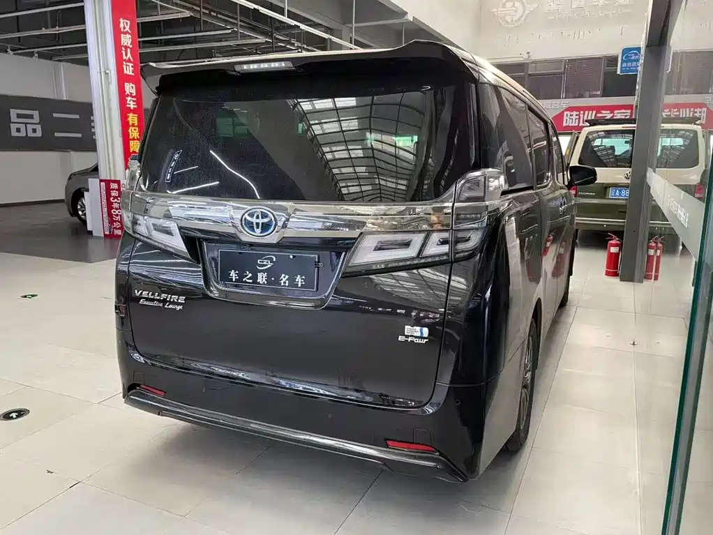 Toyota Vellfire — фото 6