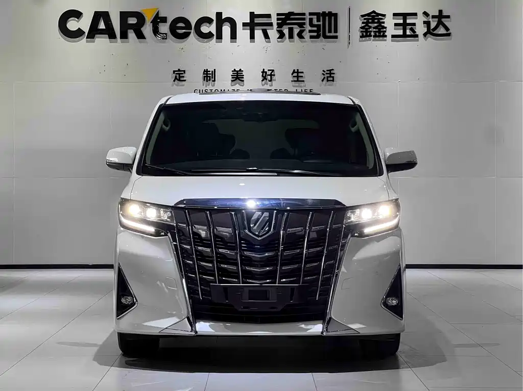 Toyota Alphard — фото 2