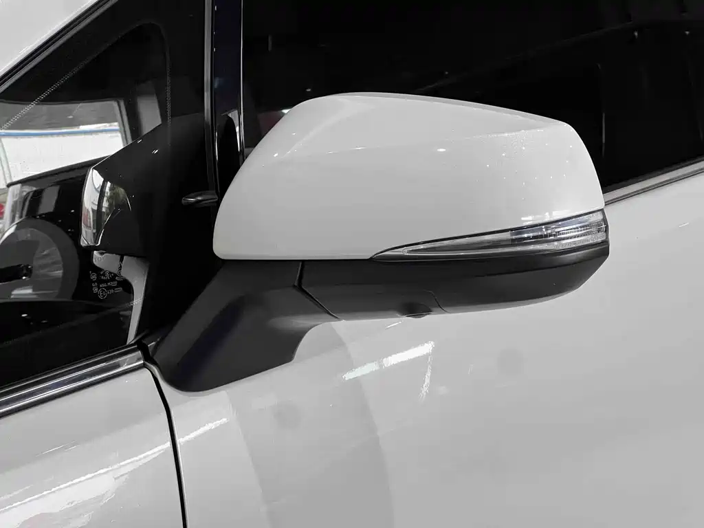 Toyota Alphard — фото 13