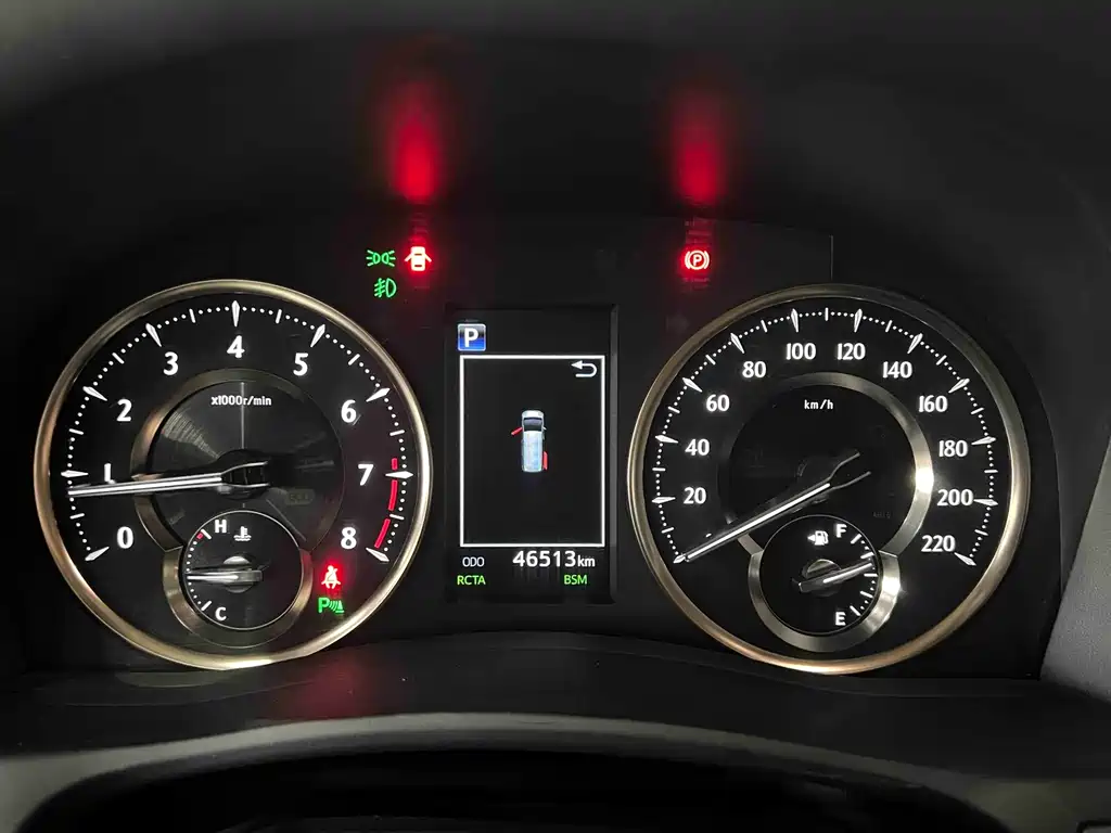 Toyota Alphard — фото 18