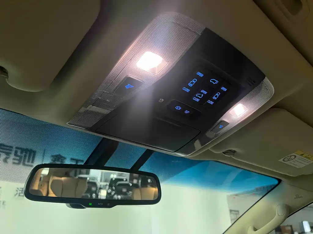 Toyota Alphard — фото 22