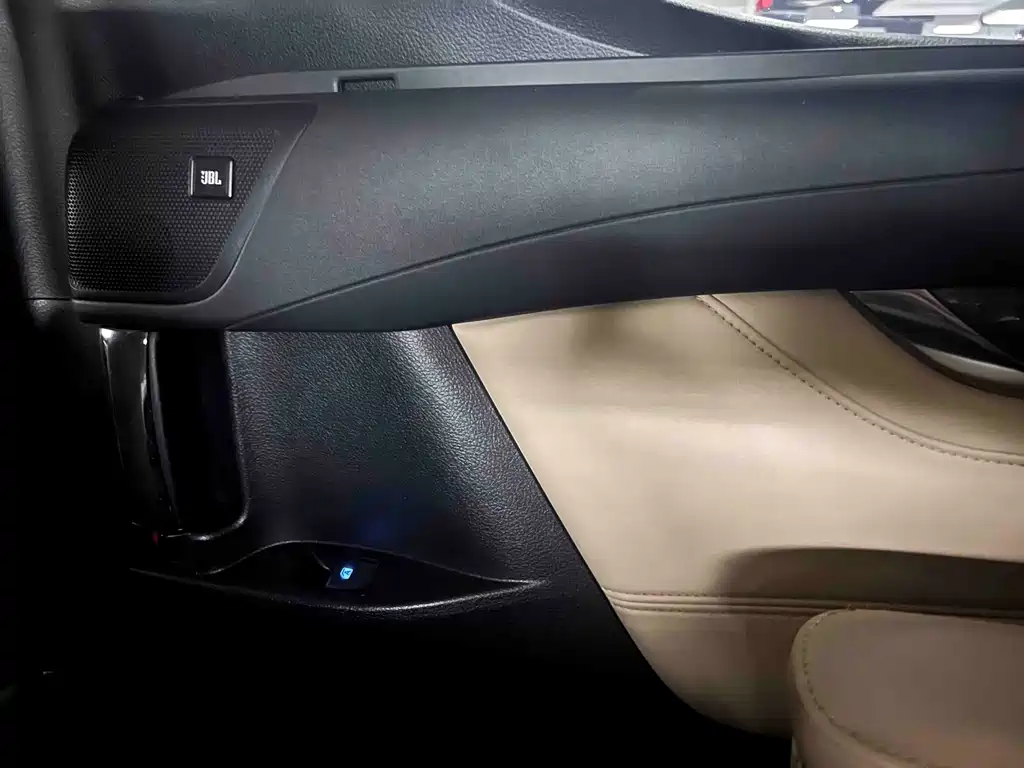 Toyota Alphard — фото 23