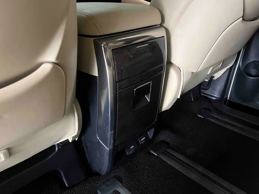 Toyota Alphard — фото 26