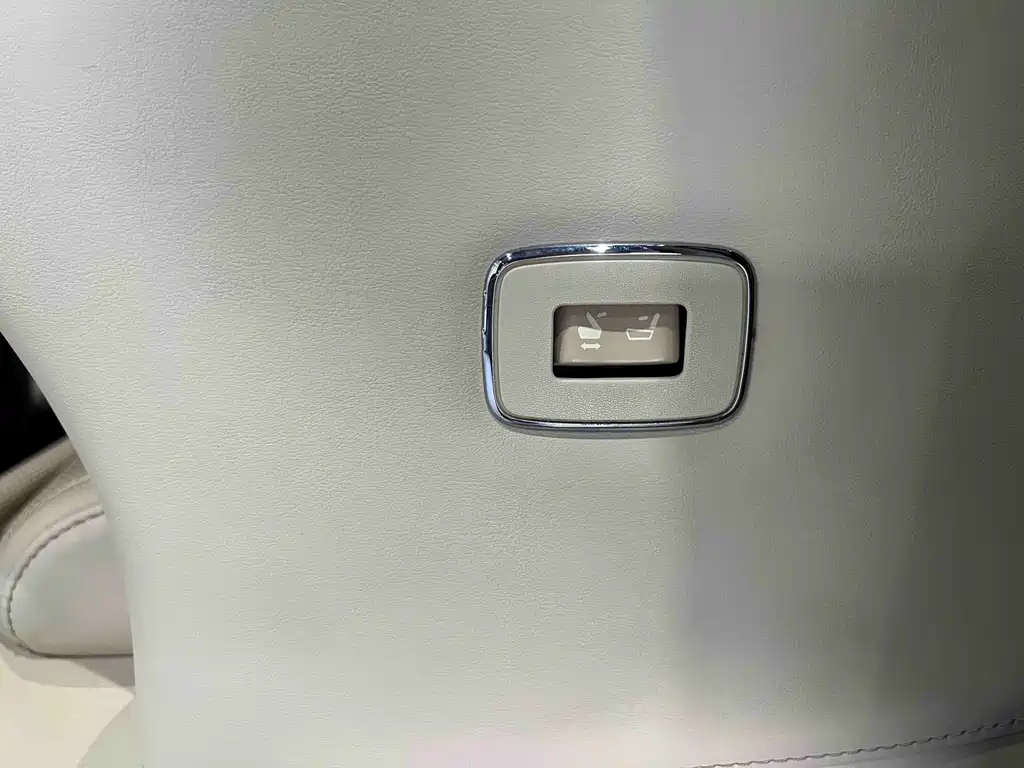 Toyota Alphard — фото 27