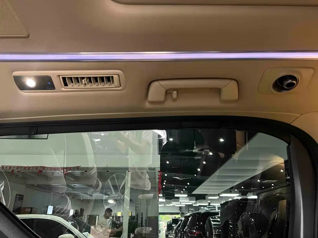 Toyota Alphard — фото 29