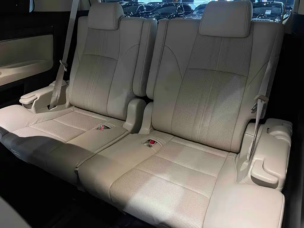 Toyota Alphard — фото 32