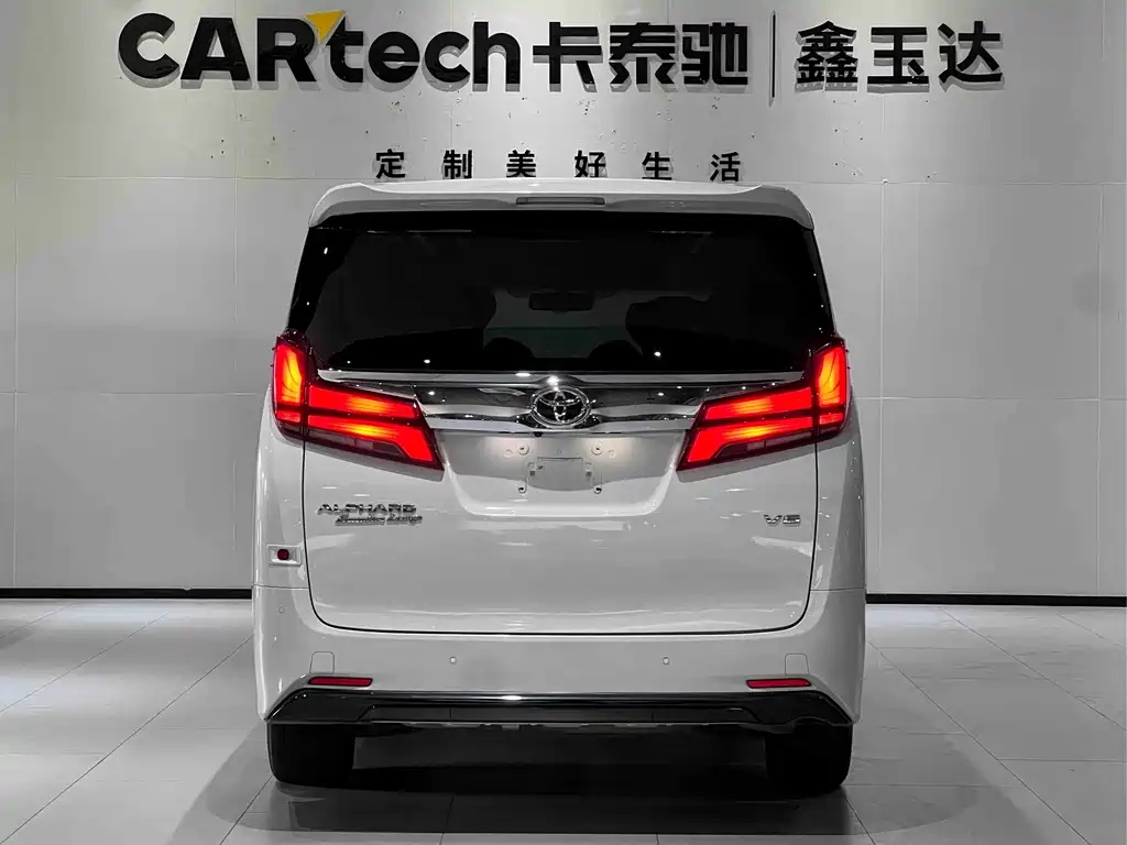 Toyota Alphard — фото 7