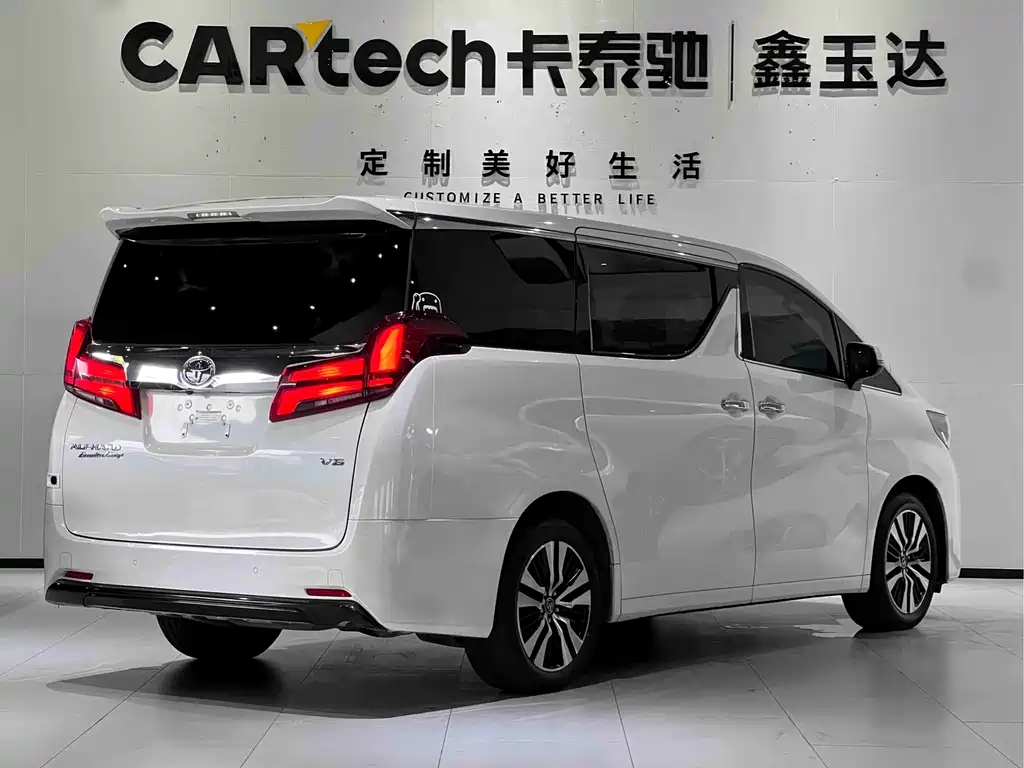 Toyota Alphard — фото 8