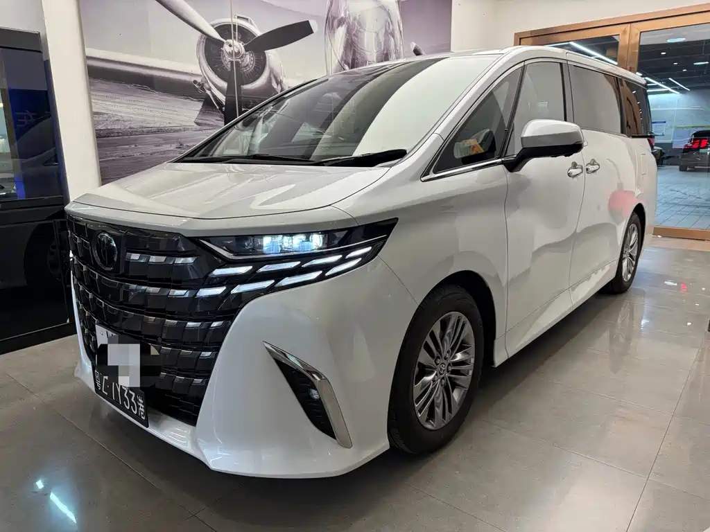 Toyota Alphard — фото 2
