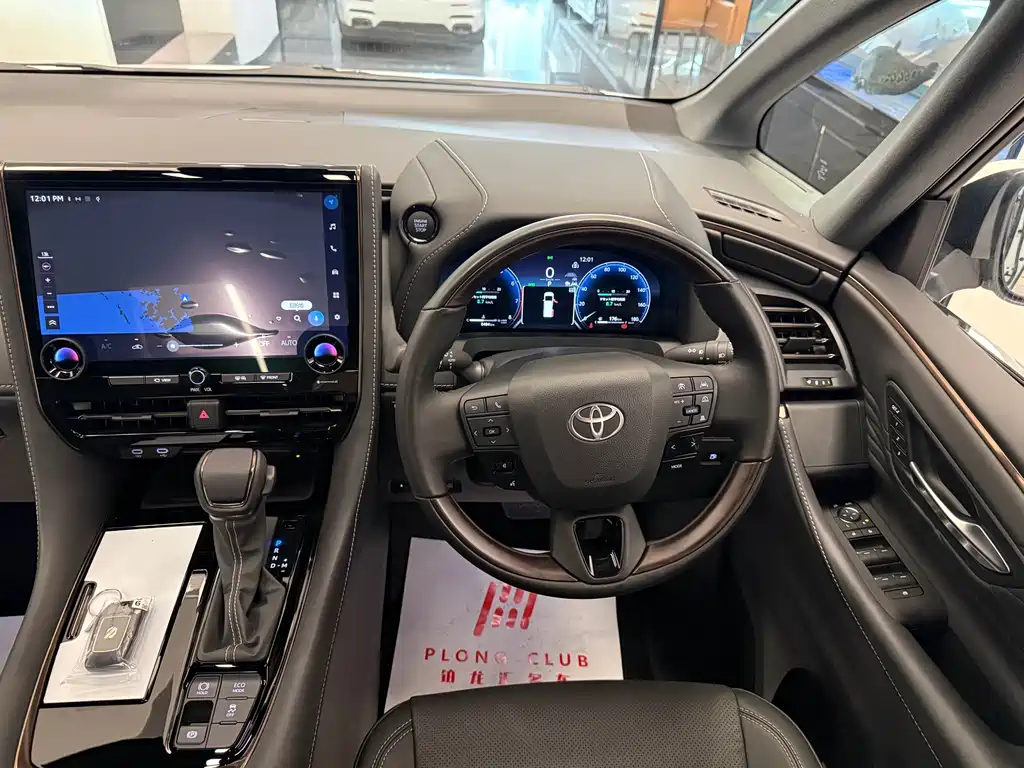 Toyota Alphard — фото 4