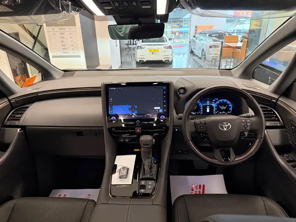 Toyota Alphard — фото 5