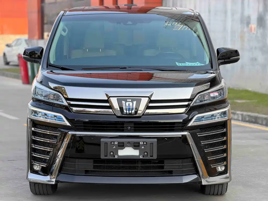 Toyota Vellfire — фото 2