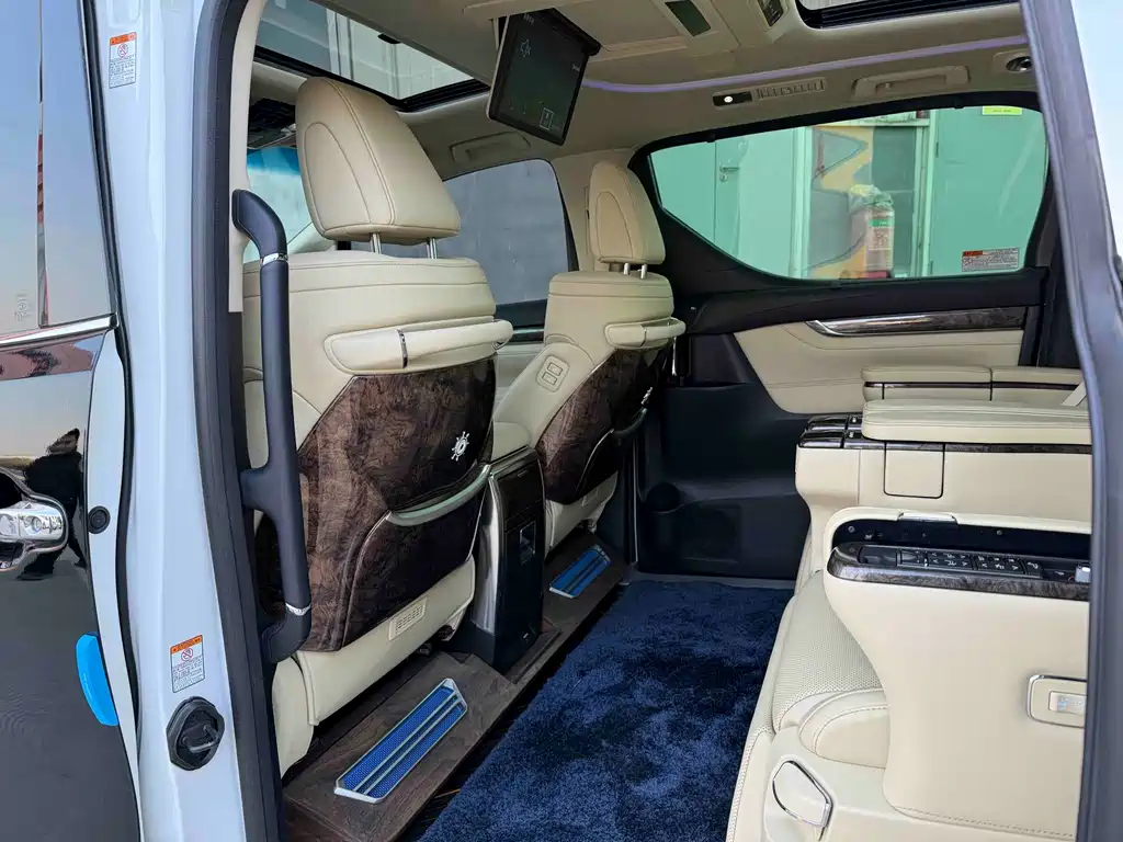 Toyota Vellfire — фото 6