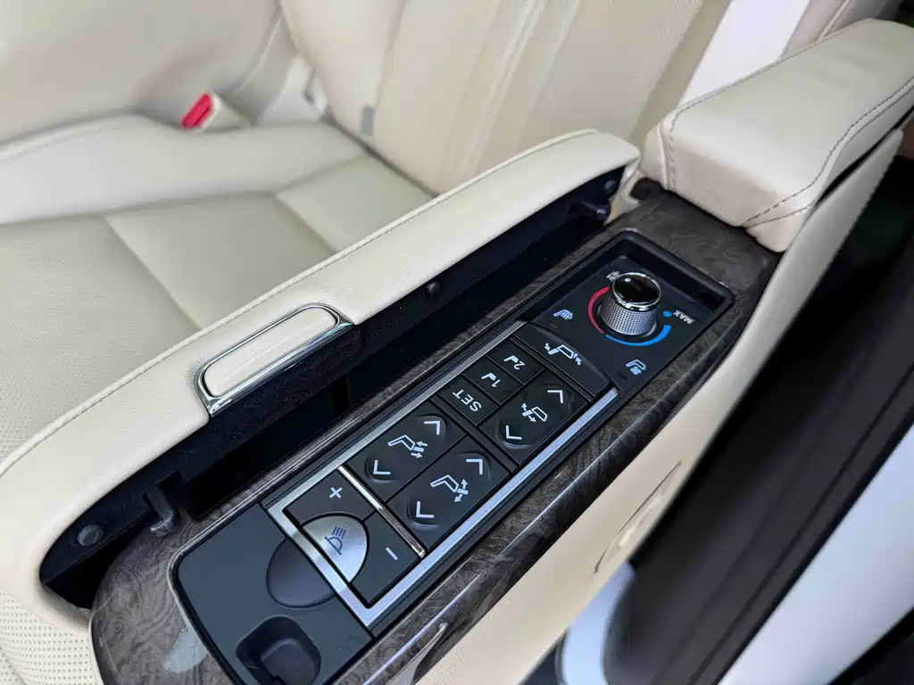 Toyota Vellfire — фото 7