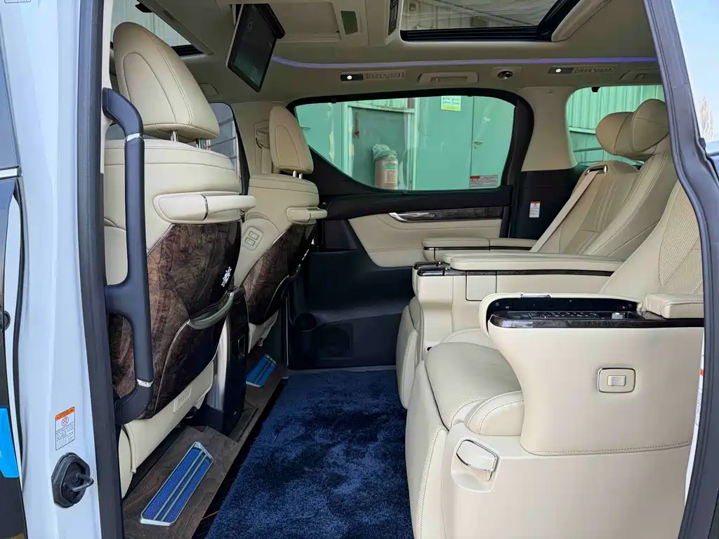 Toyota Vellfire — фото 8