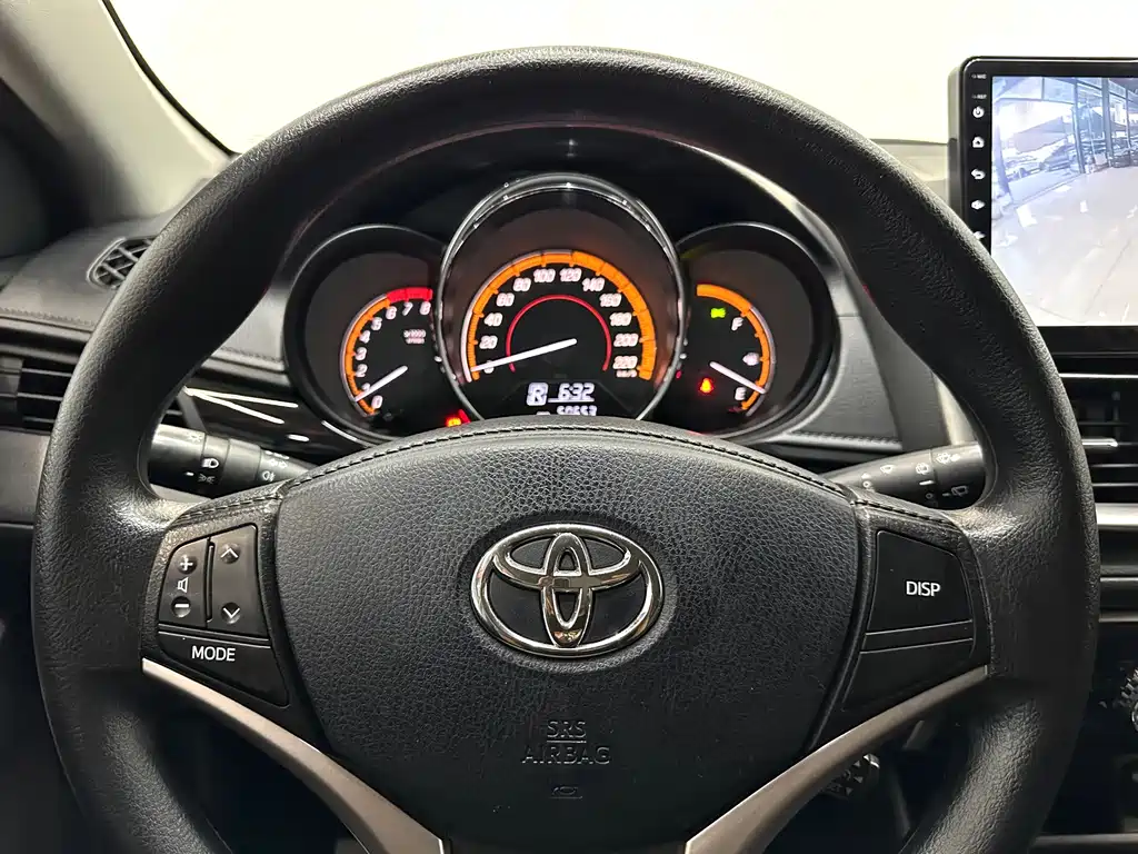 Toyota Yaris L — фото 17