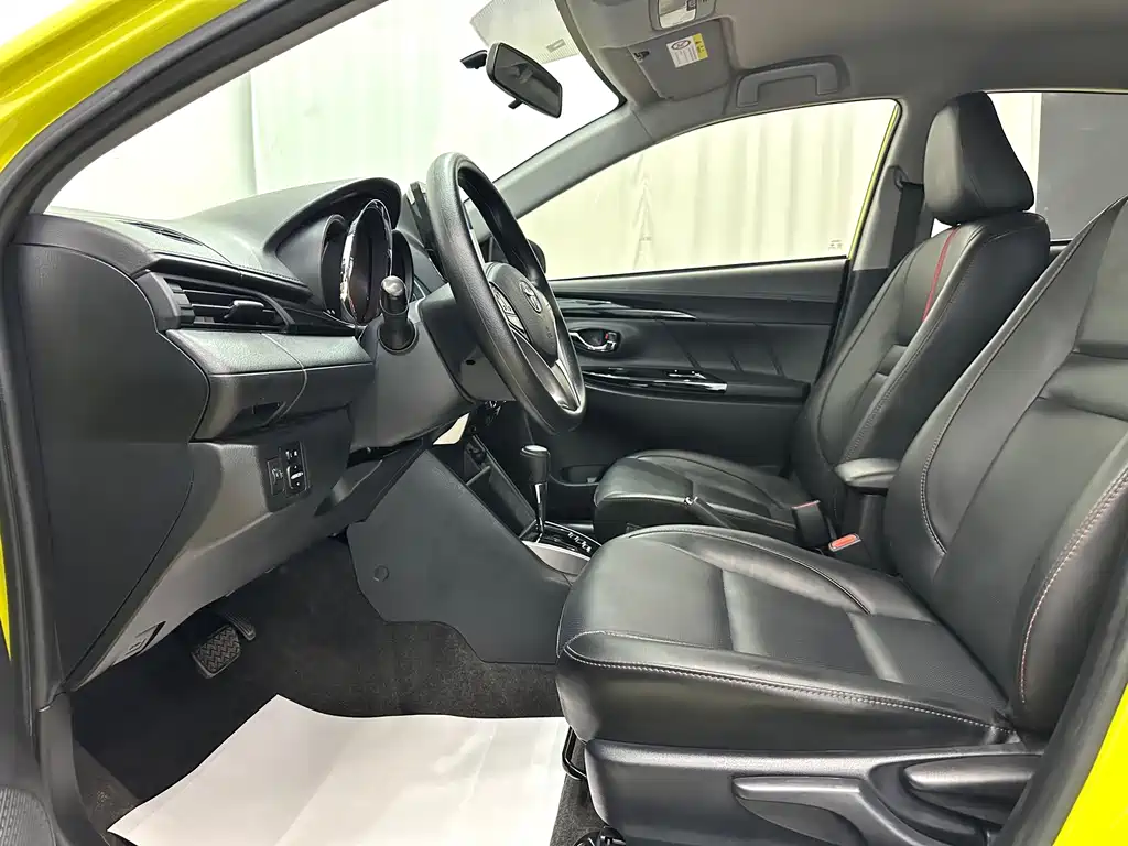 Toyota Yaris L — фото 7