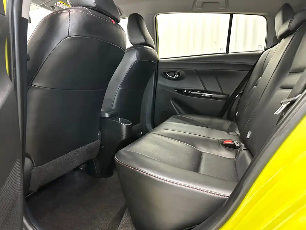 Toyota Yaris L — фото 8