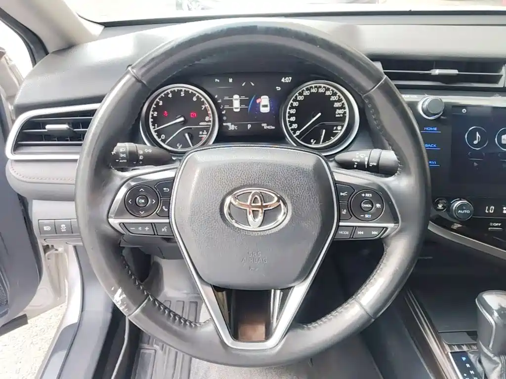 Toyota Camry — фото 11