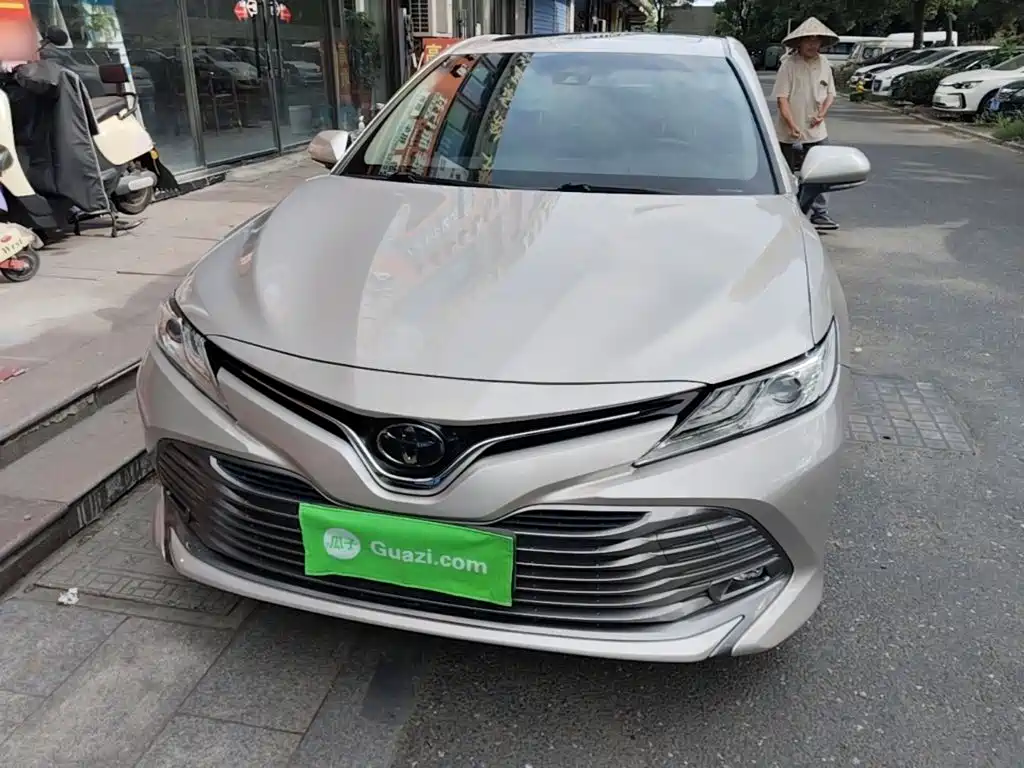 Toyota Camry — фото 3
