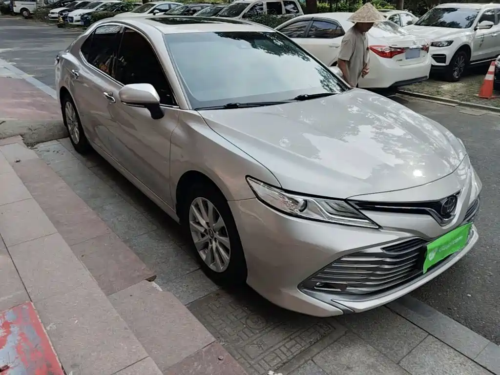 Toyota Camry — фото 4