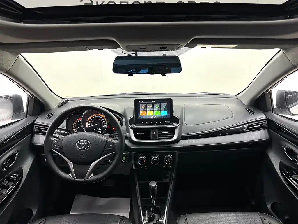 Toyota Yaris L — фото 13