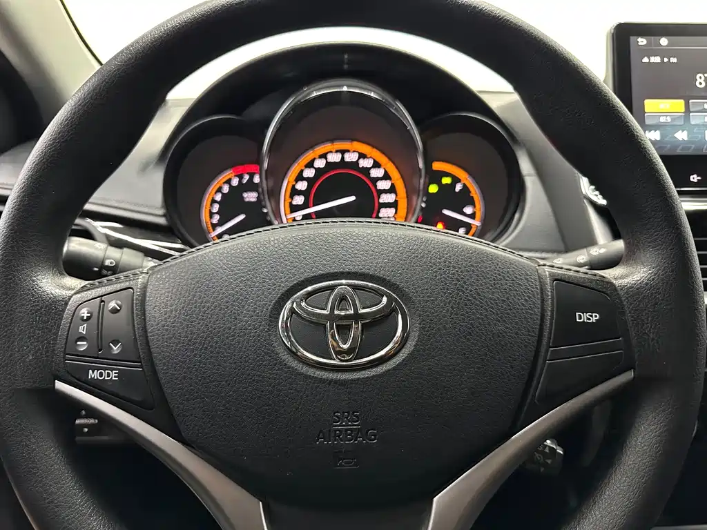 Toyota Yaris L — фото 17