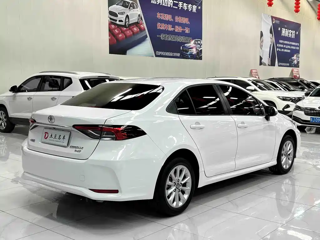 Toyota Corolla — фото 4