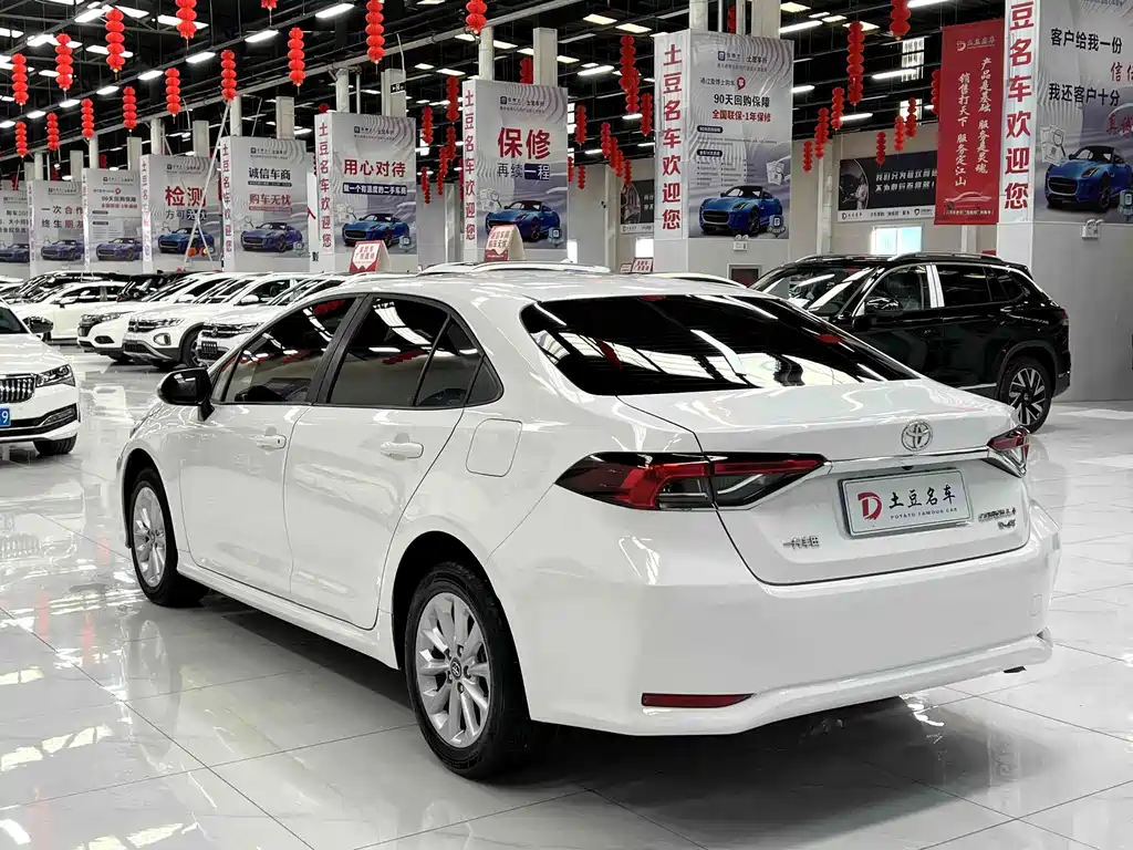 Toyota Corolla — фото 6