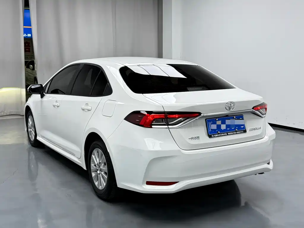 Toyota Corolla — фото 15