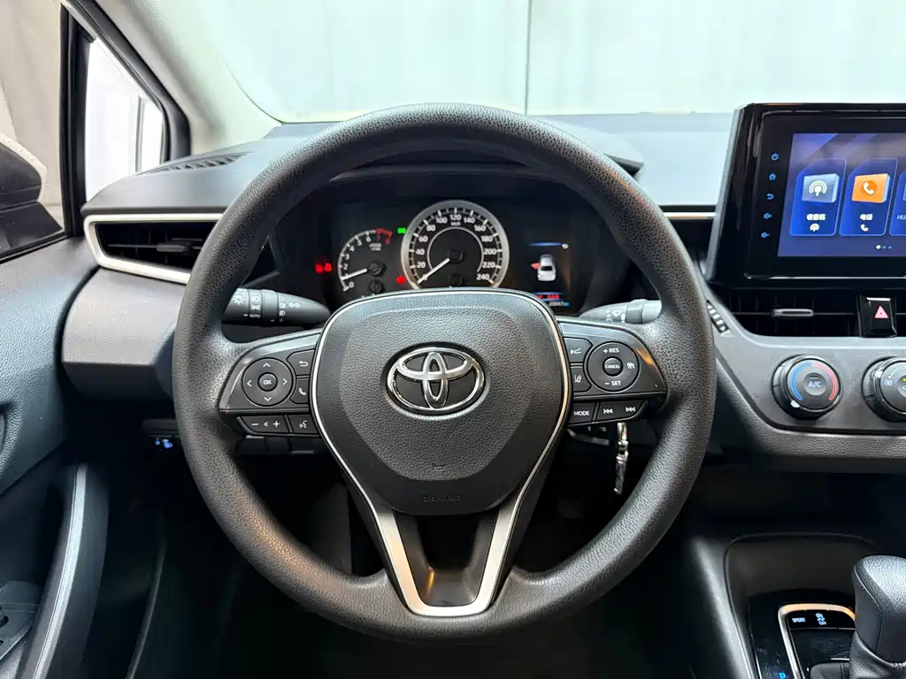 Toyota Corolla — фото 8